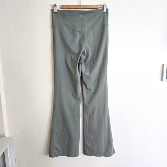 Gap Sage Green Studio Sky High Flare Leggings Pants Size M - Picture 3 of 11